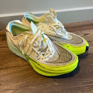 Nike Vaporfly 2 - Size 9.5 - Green/Volt